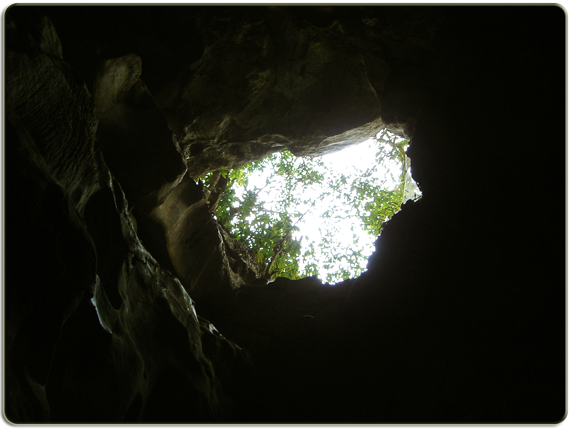 Abertura de luz en cueva